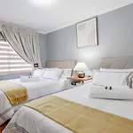 Myzen Guest House -5Min To Canal Walk Mall & 5Min To Grand West Cassino