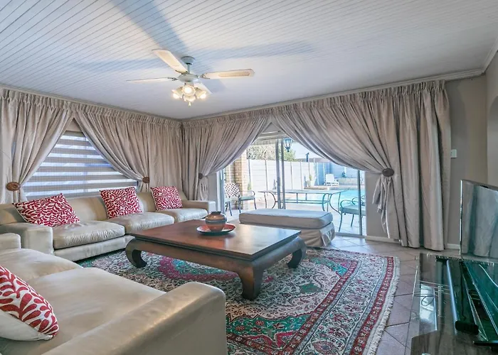 Myzen Guest House -5Min To Canal Walk Mall & 5Min To Grand West Cassino