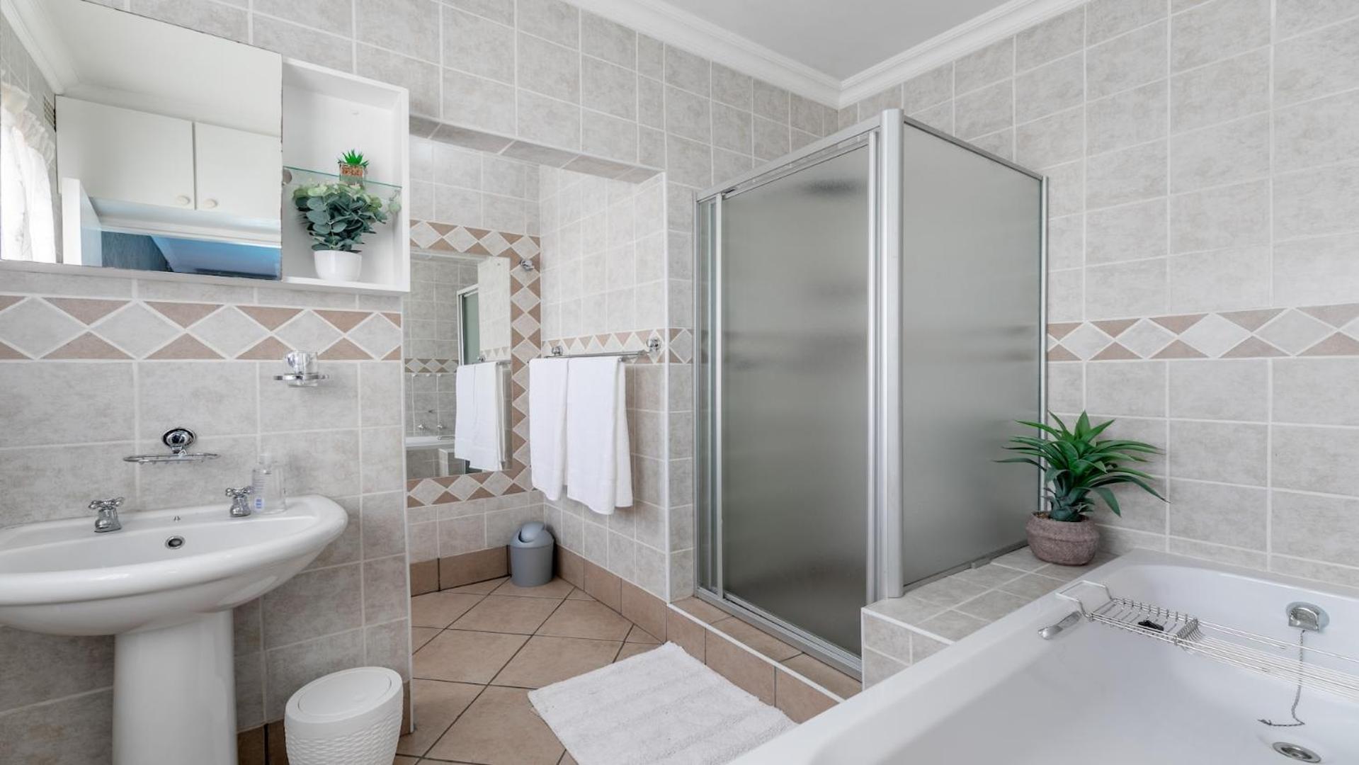 Myzen -5min To Canal Walk Mall & 5min To Grand West Cassino *