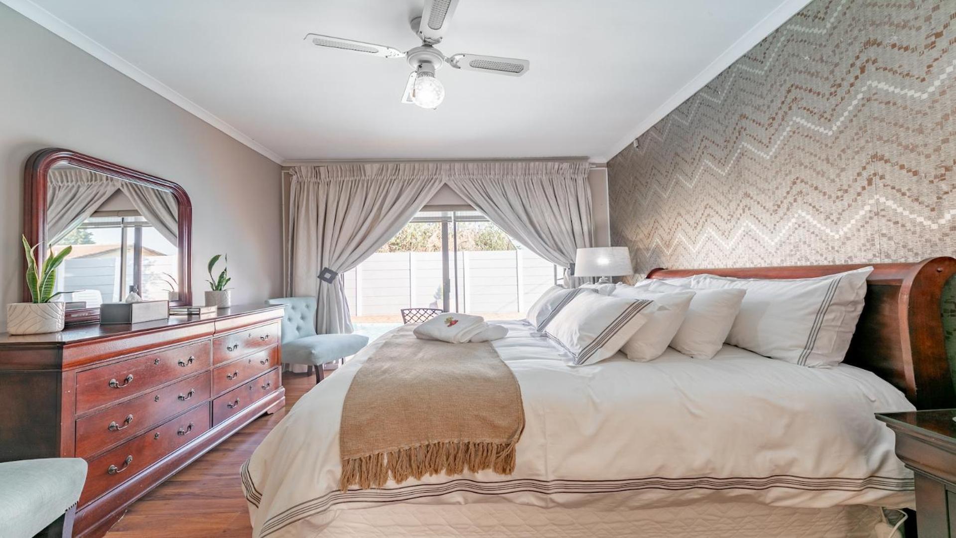 Holiday home Myzen -5min To Canal Walk Mall & 5min To Grand West Cassino Cape Town