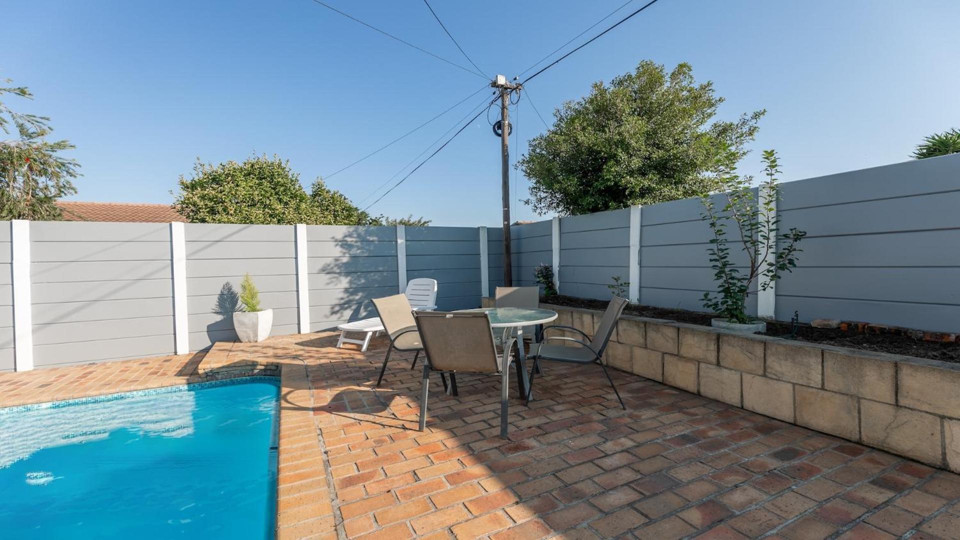 Holiday home Myzen -5min To Canal Walk Mall & 5min To Grand West Cassino *