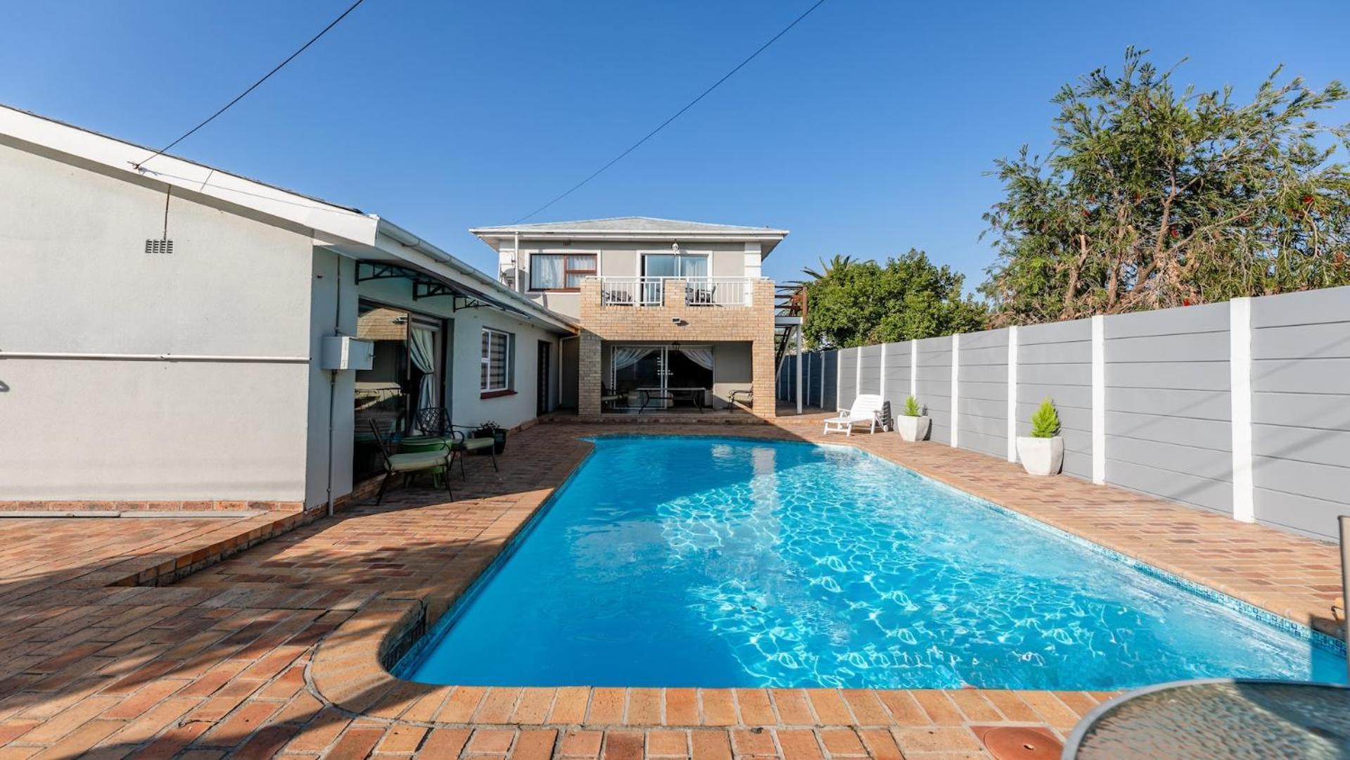Holiday home Myzen -5min To Canal Walk Mall & 5min To Grand West Cassino *