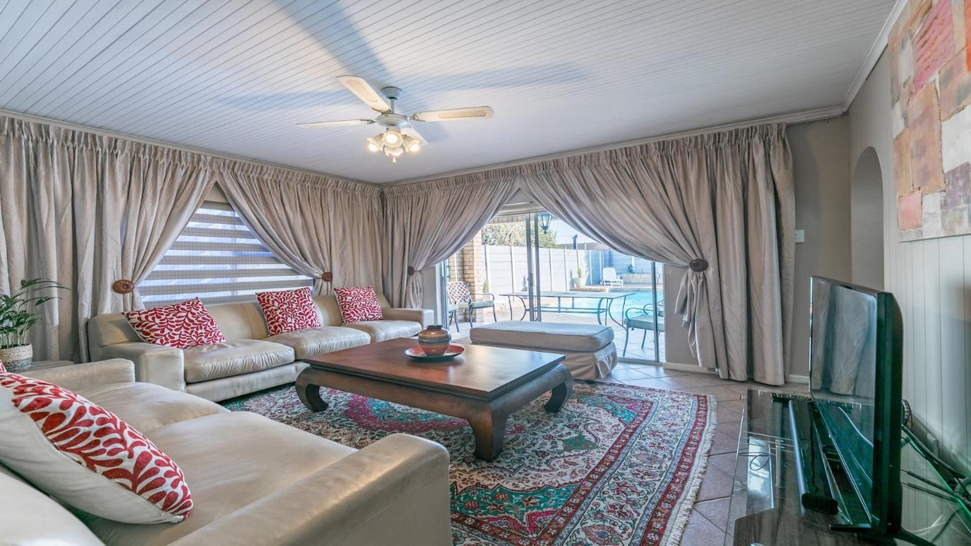 Myzen -5min To Canal Walk Mall & 5min To Grand West Cassino Holiday home Cape Town