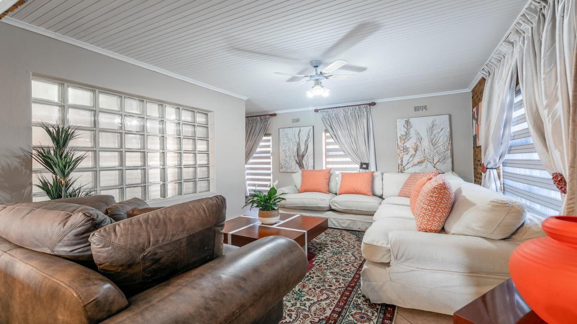 Holiday home Myzen -5min To Canal Walk Mall & 5min To Grand West Cassino Cape Town
