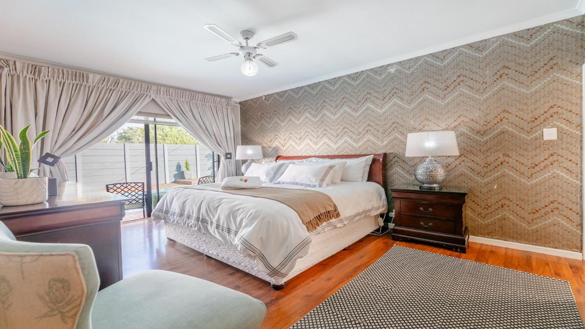 Ferienhaus Myzen -5min To Canal Walk Mall & 5min To Grand West Cassino Kapstadt